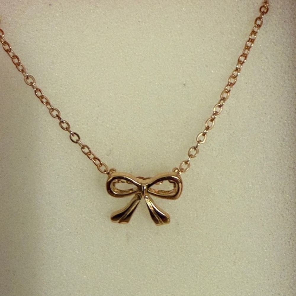 Chic Gold Bow women’s elegant necklace 18”